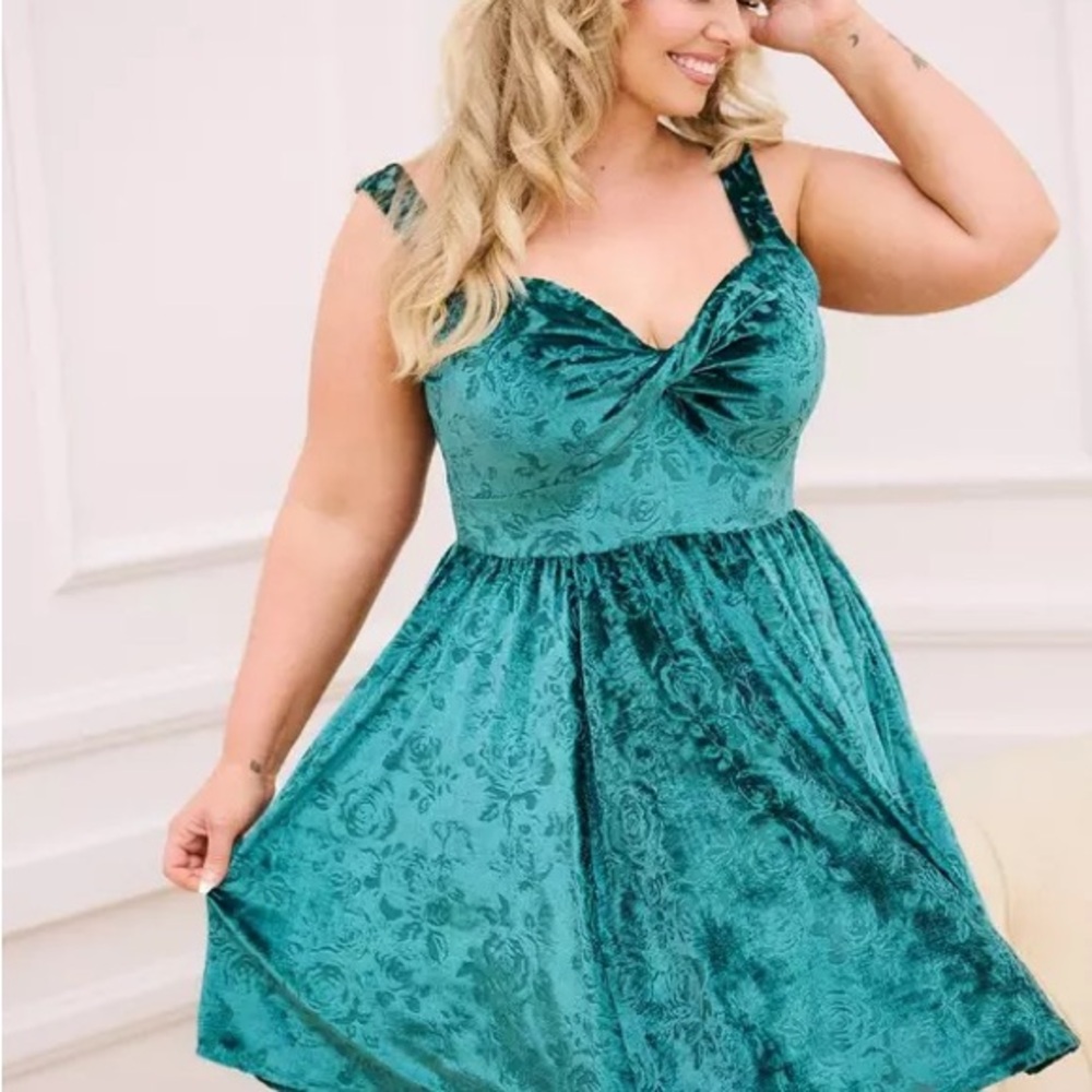 Torrid Brand New Retro Chic Twist Front Velour Swing Dress size 00